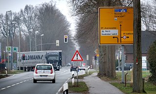 Von Dienstag (6.4.) bis voraussichtlich Mitte Mai muss die B61, Berliner Straße im Kreuzungsbereich der Haller Straße und Osnabrücker Landstraße gesperrt werden. Die Durchfahrt Richtung Bielefeld ist auf diesem Wege dann nicht möglich. - Andreas Frücht