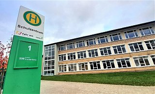 Die Realschule Plus, hier das Gebäude der Hoffmann-von-Fallersleben-Realschule Höxter, hat Fünftklässler verloren. - Simone Flörke