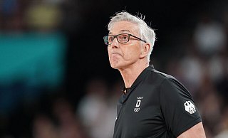 Der neue Bayern-Coach Gordon Herbert hofft auf guten Rat von Trainer-Altmeister Pesic. - Marcus Brandt/dpa