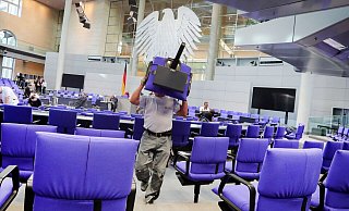 Der Plenarsaal des Bundestags. - picture alliance / Kay Nietfeld/dpa