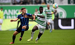 In der vergangenen Saison kassierte der SCP eine 1:2-Pleite beim damaligen Schlusslicht Greuther Fürth. Hier ist SCP-Akteur Marcel Hoffmeier (l.) im Duell gegen Ragnar Ache zu sehen. - picture alliance/dpa
