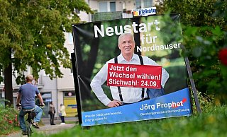 Wahlplakat von Jörg Prophet. Die Stichwahl zur Oberbürgermeisterwahl in Nordhausen findet am 24. September statt. - Martin Schutt/dpa