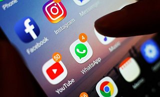 Über Messenger-Dienste und auf Internetseiten suchte der 40-Jährige, der sich am Paderborner Landgericht verantworten muss, Kontakt zu seinen potenziellen Opfern. - Yui Mok/PA Wire/dpa