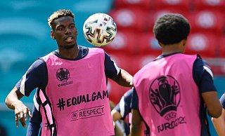 Die Franzosen um Paul Pogba (l) wollen auch gegen Ungarn gewinnen. - Foto: Robert Michael/dpa-Zentralbild/dpa