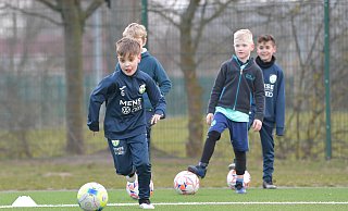 Endlich: FCG-Talent Konstantinos (l.) und seine Freunde von den F-Junioren dürfen wieder trainieren.  - Jens Dünhölter