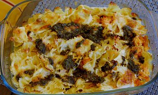 In der Auflaufform: Stremellachs mit Farfalle. - Lembke