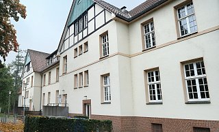 Der frühere Sitz: Hier wurden 13 Jahre lang Kinder und Jugendliche im Alter von zwei bis 21 Jahren behandelt. Heute ist das Gebäude mit der Hausnummer 22 extern vermietet. - Andreas Frücht