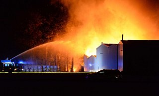 Ein Großbrand hat die Feuerwehr in der Nacht in Atem gehalten. - Andreas Eickhoff