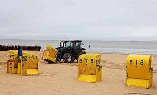 Die Sturmflut soll an der Küste bis zu zwei Meter über dem mittleren Hochwasser ausfallen. - Christian Butt/dpa