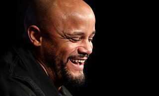 Vincent Kompany freut sich auf das Duell mit Paris und Kollege Luis Enrique. - Franck Fife/AFP/dpa