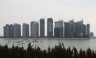 Evergrande-Gebäude auf der künstlichen Insel Haihua im chinesischen Danzhou. - Uncredited/CHINATOPIX/dpa