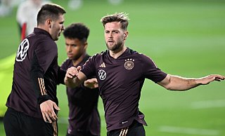 Niclas Füllkrug (r) hat seinen grippalen Infekt auskuriert. - Federico Gambarini/dpa