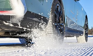 Welche Winterreifen sind wirklich empfehlenswert? Das hat die GTÜ gemeinsam mit der «Auto Zeitung» und dem Auto-, Motor- und Radfahrerbund Österreich (ARBÖ) getestet. - GTÜ/dpa-tmn