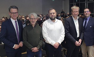 Die Direktkandidaten aus dem Wahlkreis Paderborn bei der Wahlarena der Paderborner Wirtschaftsverbände: Carsten Linnemann (CDU, v.l.), Peter Altenbernd (Grüne), Alexander Senn (FDP), Burkhard Blienert (SPD) und Alexander Lex (AfD). - Pauline Maus