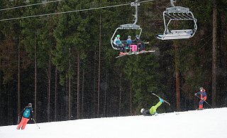 Skispaß im vergangenen März in Winterberg. An diesem Wochenende wird im Sauerland Schnee erwartet. - picture alliance/dpa