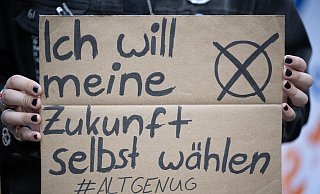 Bei der Europawahl dürfen in Deutschland zum ersten Mal Jugendliche ab 16 Jahren wählen. Die Bundesschülerkonferenz fordert dies nun für alle Wahlen. - Sebastian Gollnow/dpa