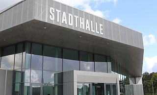 Auch um die Stadthalle als Ort für Kulturveranstaltungen geht es den Stadträten. Sie wollen mehr über die Arbeit der Flora Westfalica wissen. - Marion Pokorra-Brockschmidt