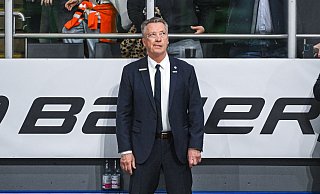 Eishockey-Bundestrainer Harold Kreis muss bei der WM in der Abwehr auf wichtige Spieler verzichten. - Armin Weigel/dpa