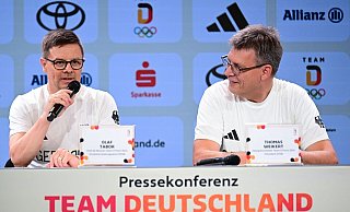 DOSB-Chef Thomas Weikert (r) und Chef de Mission Olaf Tabor hoffen auf viele Medaillen in Paris. - Sina Schuldt/dpa