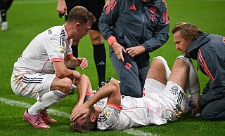 Harry Kane hat sich beim Bayern-Sieg in Frankfurt offenbar nicht schwerer verletzt. - Arne Dedert/dpa
