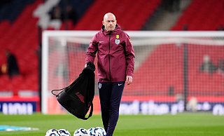 Musste seine erste Niederlage als Coach der englischen Nationalmannschaft hinnehmen: Interimstrainer Lee Carsley. - Adam Davy/PA Wire/dpa