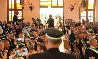 Mit mehr als 400 Gästen in der Halle und dem angeschlossenen Festzelt wurde gefeiert. - Burkhard Battran