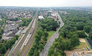 Der im Bild mittig zu sehende Grüngürtel zwischen Nordbahn und Sielpark steht als neuer ZOB-Standort zur Diskussion. - Jürgen Krüger