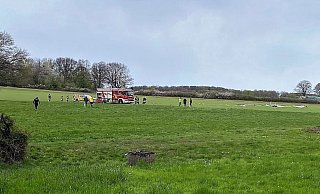Rettungsdienst, Polizei und Feuerwehr eilten sofort an die Unfallstelle am „Butterberg" in Horn-Bad Meinberg, konnten aber den 74-Jährigen nicht mehr retten. - Polizei