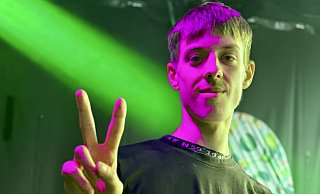 Xerov war der Opener auf der Global-Groove-Stage am Rathausplatz. Sein Credo: 90er - Birgit Compin