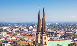 Großstadt und Idylle, Shopping und Natur, Erlebnis und Erholung, das Sowohl-als-auch macht Bielefeld zur Wahlheimat für viele. - Canva
