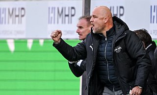 Schröder auf dem Weg zu Borussia Mönchengladbach.(Archivbild) - Harry Langer/dpa
