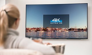 Mit vielen modernen TV-Geräten können Streaming-Angebote über das Internet abgerufen werden. - baloon111 Mit vielen modernen TV-Geräten können Streaming-Angebote über das Internet abgerufen werden. - baloon111