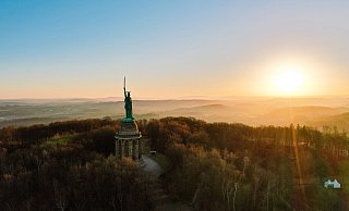 Ausgerechnet zum Tag der Deutschen Einheit will eine rechte Gruppierung eine "patriotische Wanderung" zum Hermann unternehmen. De lippische Polizei ist vorbereitet. - Landesverband Lippe/Polizei Lippe