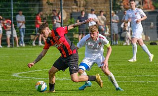 Im Finale des Kreispokals 2024 setzte sich Westfalenligist SC Peckeloh gegen Landesligist VfL Theesen (weiße Trikots) durch. - Andreas Zobe