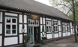Das Gebäude an der Detmolder Straße 116 wurde 1837 erbaut. Seit über 180 Jahren wird im Lindenkrug Bier ausgeschenkt. - Uwe Müller