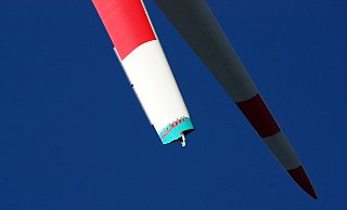Das Foto zeigt das defekte Windrad im Windpark Etteln, bei dem vor einem Jahr eine etwa fünf Meter lange Spitze eines 61,5 Meter langen Rotorblattes abgerissen ist. Jetzt hat es erneut einen solchen Schaden gegeben. - Archivfoto: Uwe Müller