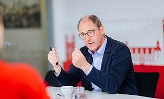 Stefan-Oliver Strate, Bürgermeisterkandidat der Paderborner CDU, möchte bei den Kosten vor allem die Ausgabenseite in den Blick nehmen. - BESIM MAZHIQI