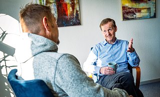 Björn Süfke erklärt in der Bielefelder Man-o-Mann-Beratung, warum wiederentdeckte Gefühle ein Hilfsmittel gegen Ärger sein können. - Barbara Franke