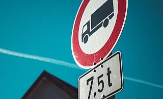 Die Paderborner CDU hätte sich eine Beschränkung des Lkw-Durchgangsverkehres in Mastbruch gewünscht. - Unsplash (Symbolfoto)