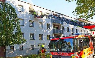 Nach einem Vollbrand in der Küche eines Mehrparteienhauses am Bayernweg ist die Wohnung im dritten Obergeschoss zunächst nicht mehr bewohnbar. - Ralph Meyer