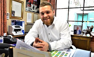 Nach dem Tod des Parkchefs Fritz Wurms hat Enkel Marcel Wurms bereits Verantwortung im kaufmännischen Bereich, in der Eventplanung und im Marketing des Safarilandes übernommen. Jetzt streitet er mit Mutter und Stief-Oma um das Erbe. - Karin Prignitz