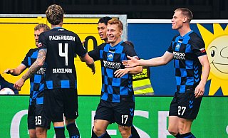Die SCP-Akteure (v. l.) Sebastian Klaas, Calvin Brackelmann, Santiago Castaneda, Torschütze Laurin Curda und Steffen Tigges feiern den Treffer zum 2:0-Endstand. - Besim Mazhiqi Die SCP-Akteure (v. l.) Sebastian Klaas, Calvin Brackelmann, Santiago Castaneda, Torschütze Laurin Curda und Steffen Tigges feiern den Treffer zum 2:0-Endstand. - Besim Mazhiqi
