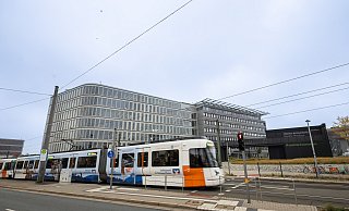 Vor der Bahnhaltestelle "Schüco" stadtauswärts sorgen quietschende Gleise für Unmut bei den Anwohnern. - Oliver Krato