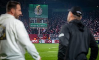 Wiedersehen an der Alten Försterei: Arminia-Trainer Mitch Kniat (l.) und Union-Coach Steffen Baumgart kennen sich aus gemeinsamen Zeiten in Paderborn. - Sarah Jonek