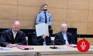 Peter W. (m.) mit seinen Verteidigern Holger Rostek (r.) und Peter Rostek. Die Revision der Anwälte wurde abgelehnt. - Jürgen Mahncke