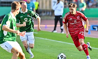 Florent Muslija (rechts) traf im DFB-Pokal erstmals für seinen neuen Arbeitgeber. Beim Spiel von Fortuna Düsseldorf in Schweinfurt schoss der 27-Jährige das zwischenzeitliche 3:1. - picture alliance / BEAUTIFUL SPORTS