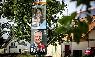 Bereits in der Nacht zu Montag haben Wahlhelfer der SPD die Wahlplakate in Herford "geupdatet" und werben nun um die Stimmer der Wählerinnen und Wähler bei der Stichwahl am 28. September. - Daniel Salmon Bereits in der Nacht zu Montag haben Wahlhelfer der SPD die Wahlplakate in Herford "geupdatet" und werben nun um die Stimmer der Wählerinnen und Wähler bei der Stichwahl am 28. September. - Daniel Salmon