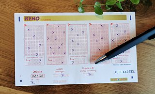 Zwischen zwei und zehn Zahlen aus dem Bereich 1 bis 70 können pro Tipp bei KENO angekreuzt werden, Quicktipps sind ebenfalls möglich. Die Anzahl der getippten Zahlen bestimmt den KENO-Typ (2 bis 10) und die Gewinnchance. - © Sarah Stasch