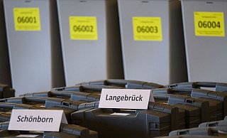 Bei der Landtagswahl am 1. September waren in Dresden und Umgebung Briefwahlzettel aufgetaucht, die zugunsten der rechtsextremen Kleinstpartei Freie Sachsen manipuliert worden waren. (Archivbild) - Robert Michael/dpa