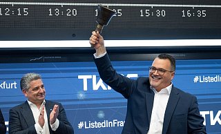 Nach der ersten Börsennotierung von TKMS wird die Glocke geschwungen. - Boris Roessler/dpa